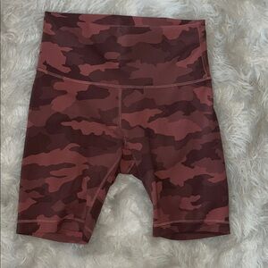 LuLuLemon Wunder Train High Rise (8inch)